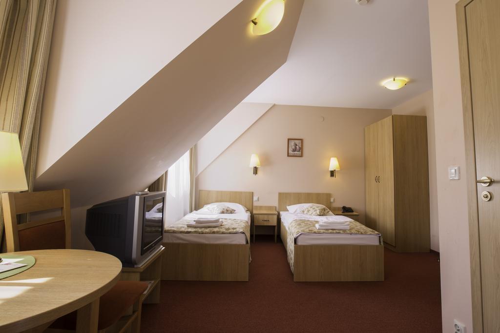 Ski Hotel Piwniczna-Zdroj Exterior photo