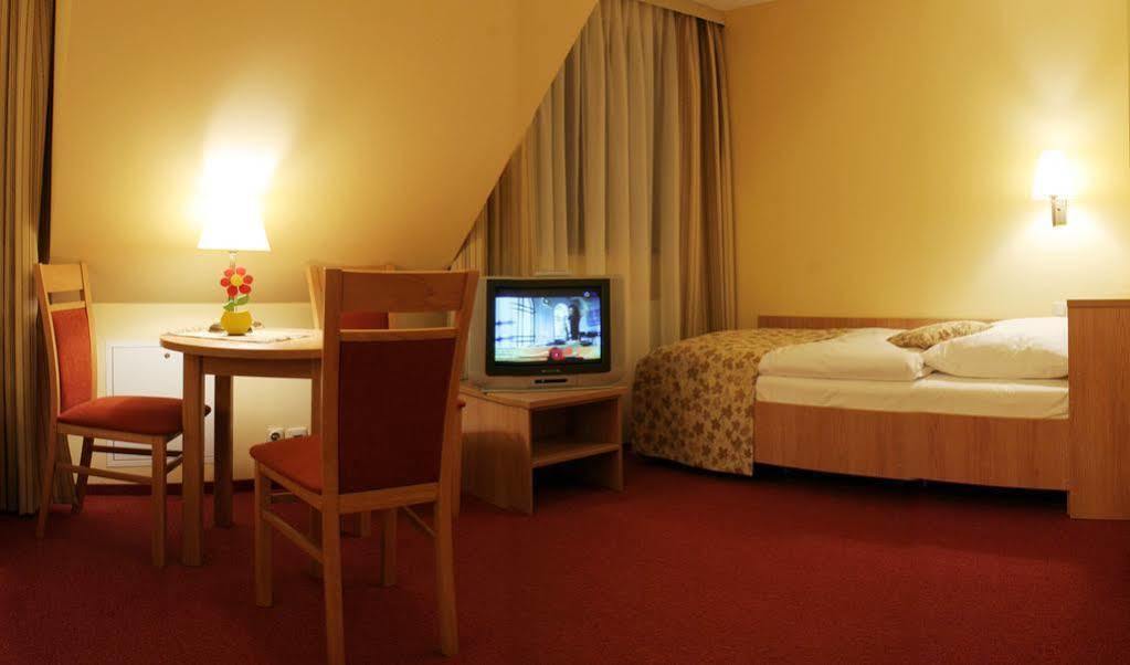 Ski Hotel Piwniczna-Zdroj Exterior photo
